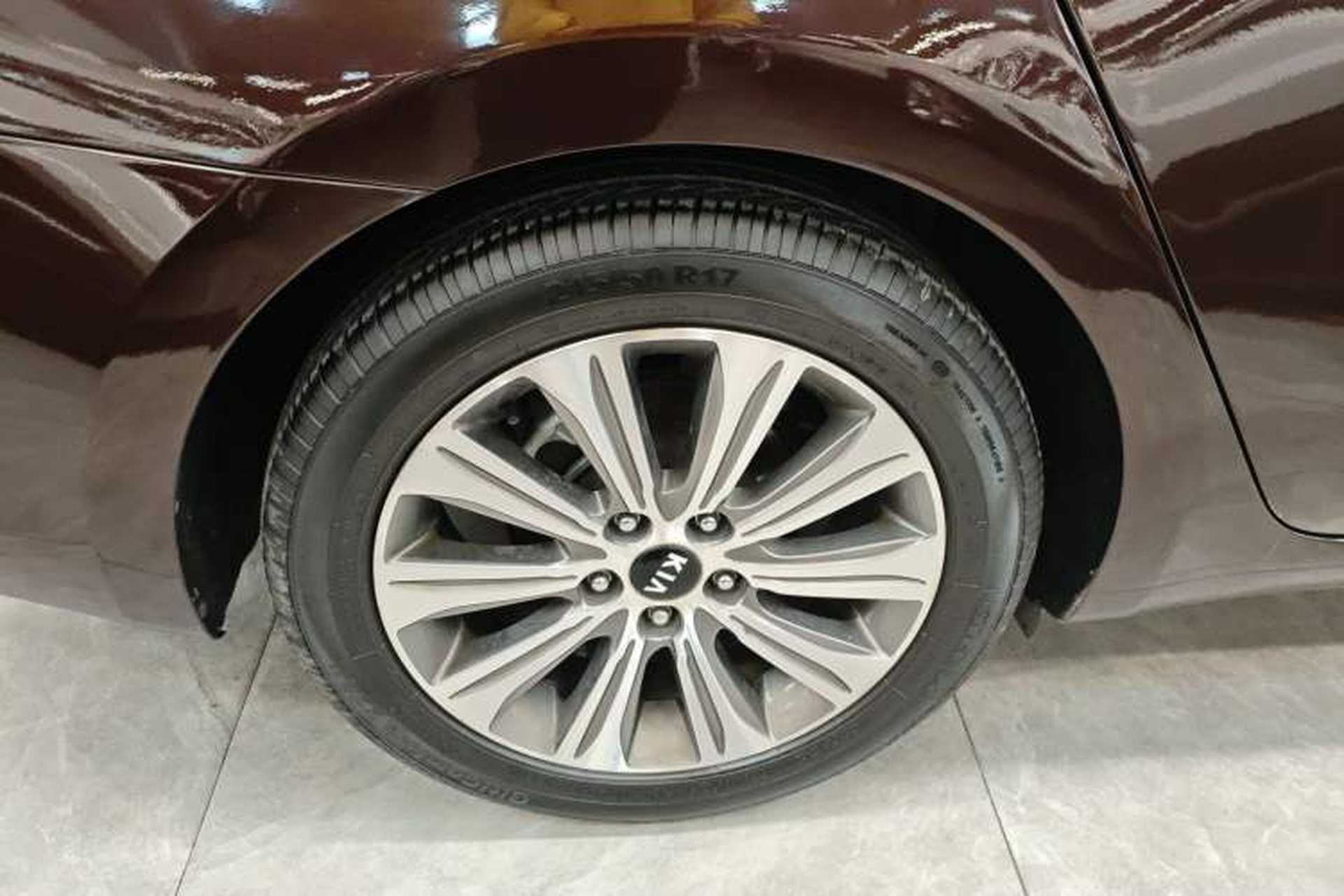 Used Kia K4 2015 1.8L Automatic GLS Special Right Rear Wheel Hub
