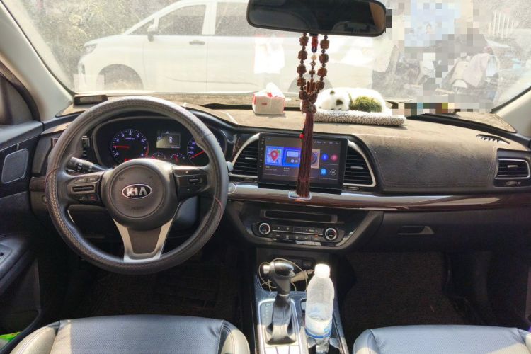 Used Kia K4 2015 1.8L Automatic GLS Special Center Console