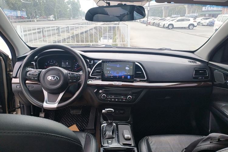 Used Kia K4 2015 1.8L Automatic GLS Special Center Console