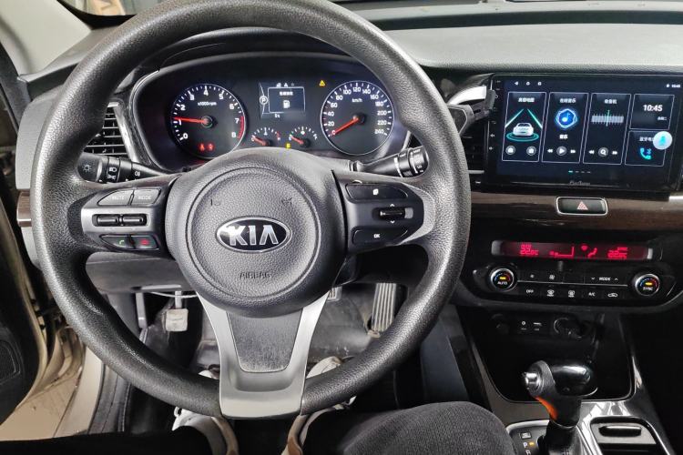 Used Kia K4 2015 1.8L Automatic GLS Special Center Console
