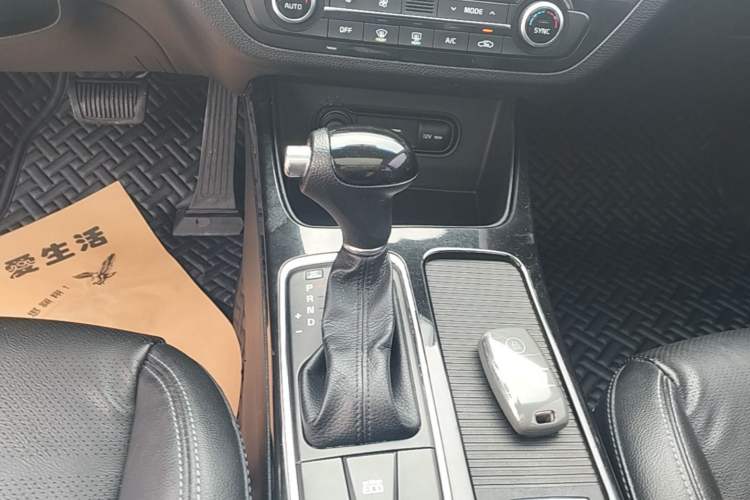 Used Kia K4 2015 1.8L Automatic GLS Special Gear Lever