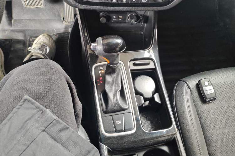 Used Kia K4 2015 1.8L Automatic GLS Special Gear Lever