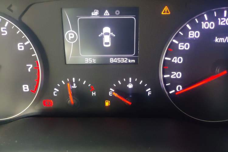 Used Kia K4 2015 1.8L Automatic GLS Special Odometer Close Up