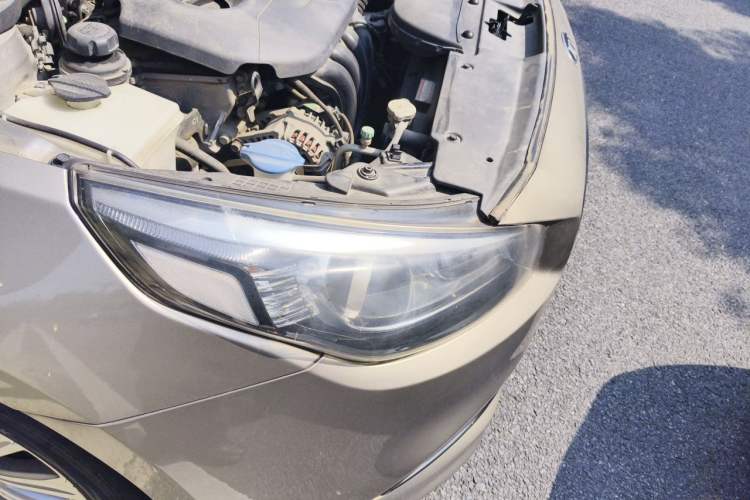 Used Kia K4 2015 1.8L Automatic GLS Special Right Front Headlight