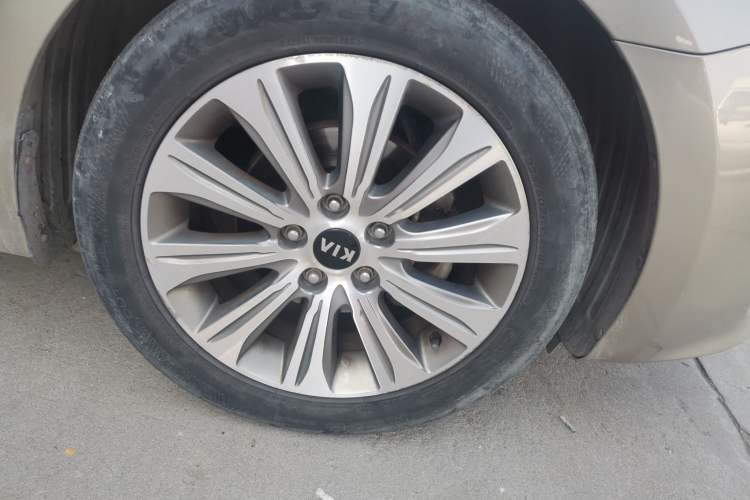 Used Kia K4 2015 1.8L Automatic GLS Special Right Front Wheel Hub