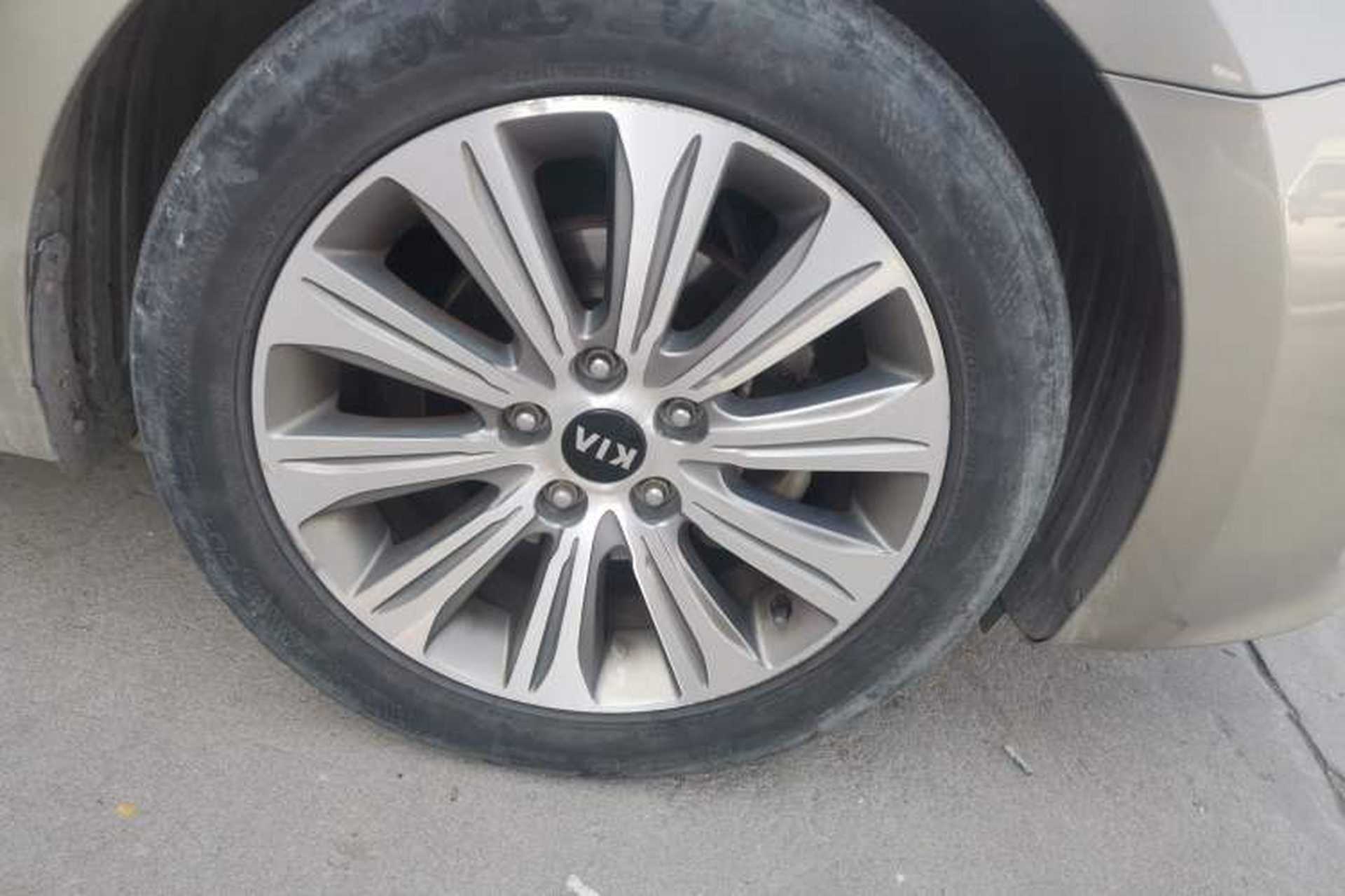 Used Kia K4 2015 1.8L Automatic GLS Special Right Front Wheel Hub
