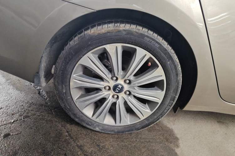 Used Kia K4 2015 1.8L Automatic GLS Special Right Rear Wheel Hub