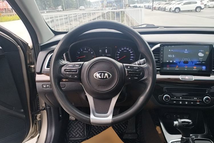 Used Kia K4 2015 1.8L Automatic GLS Special Steering Wheel