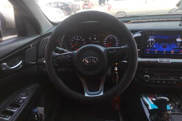 Used Kia K4 2015 1.8L Automatic GLS Special Steering Wheel