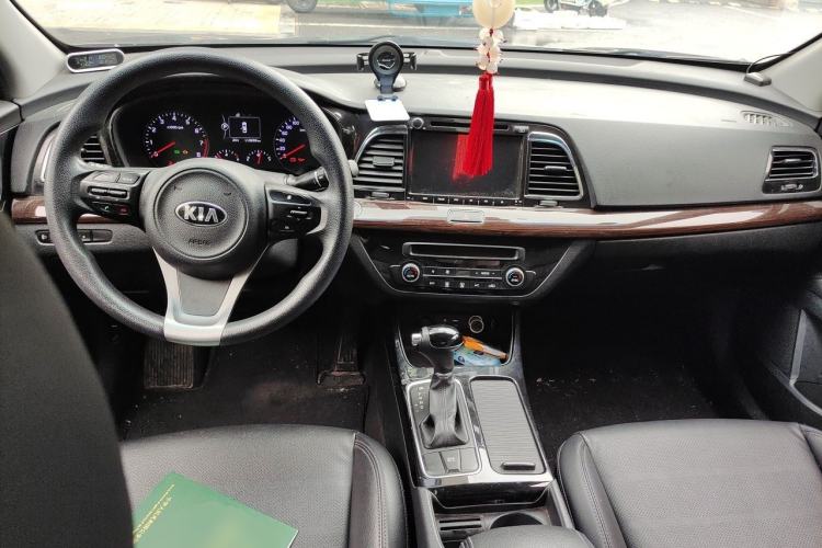 Used Kia K4 2015 1.8L Automatic GLS Special Center Console