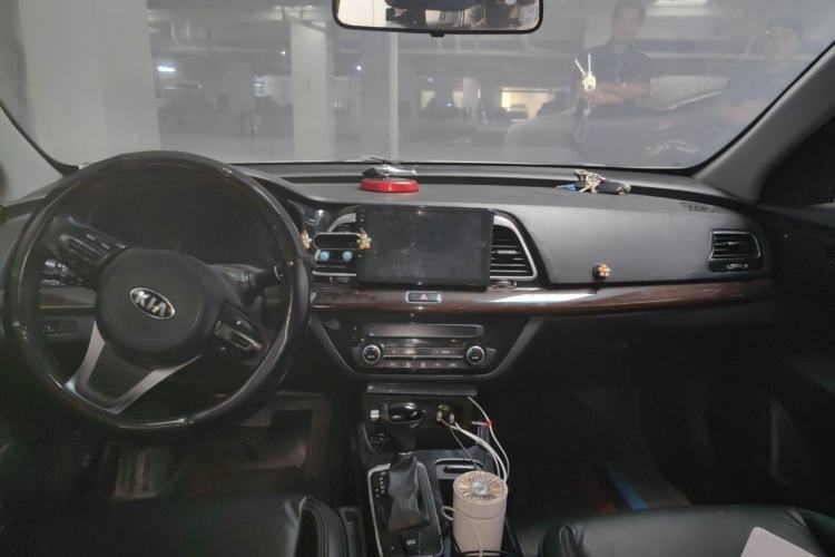 Used Kia K4 2015 1.8L Automatic GLS Special Center Console