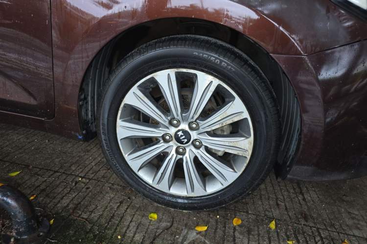 Used Kia K4 2015 1.8L Automatic GLS Special Right Front Wheel Hub