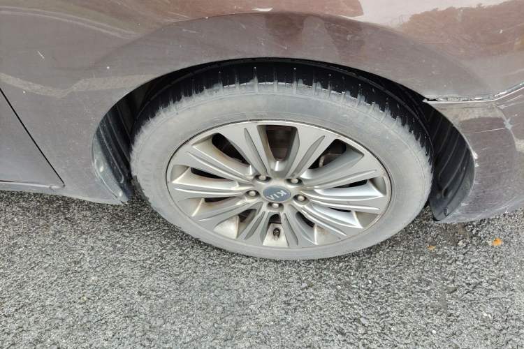 Used Kia K4 2015 1.8L Automatic GLS Special Right Front Wheel Hub