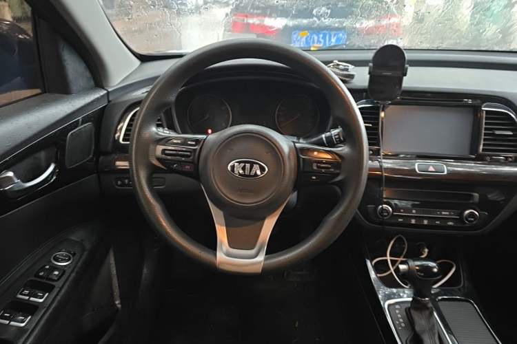 Used Kia K4 2015 1.8L Automatic GLS Special Steering Wheel
