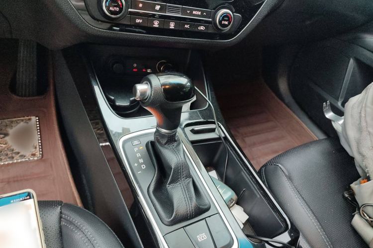 Used Kia K4 2015 1.8L Automatic GLS Special Gear Lever