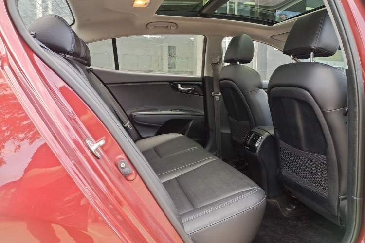Used Kia K4 2015 1.8L Automatic GLS Special Interior 10
