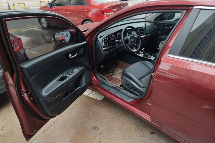 Used Kia K4 2015 1.8L Automatic GLS Special Interior 3