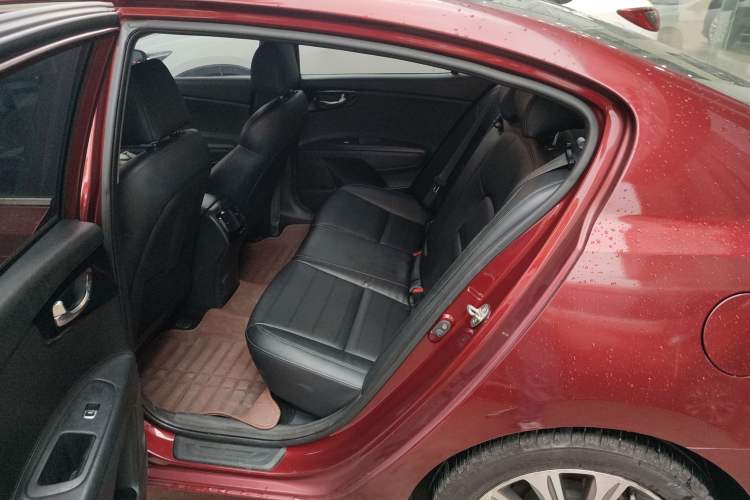 Used Kia K4 2015 1.8L Automatic GLS Special Interior 4