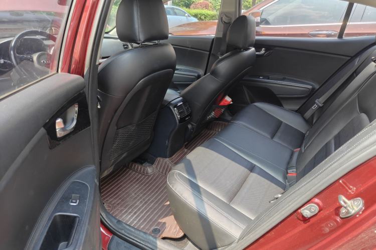 Used Kia K4 2015 1.8L Automatic DLX Special Interior 4