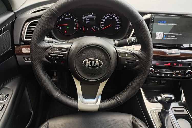 Used Kia K4 2015 1.8L Automatic GLS Special Interior 4