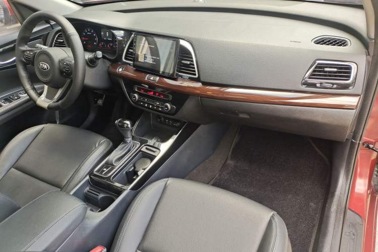 Used Kia K4 2015 1.8L Automatic GLS Special Interior 7
