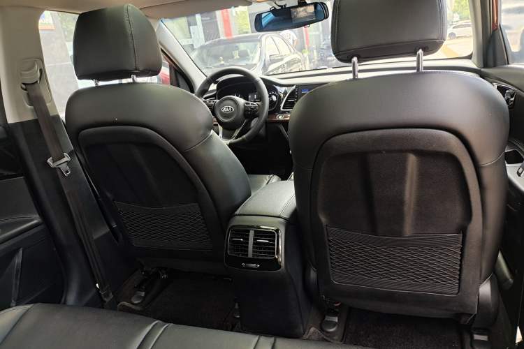 Used Kia K4 2015 1.8L Automatic GLS Special Interior 8