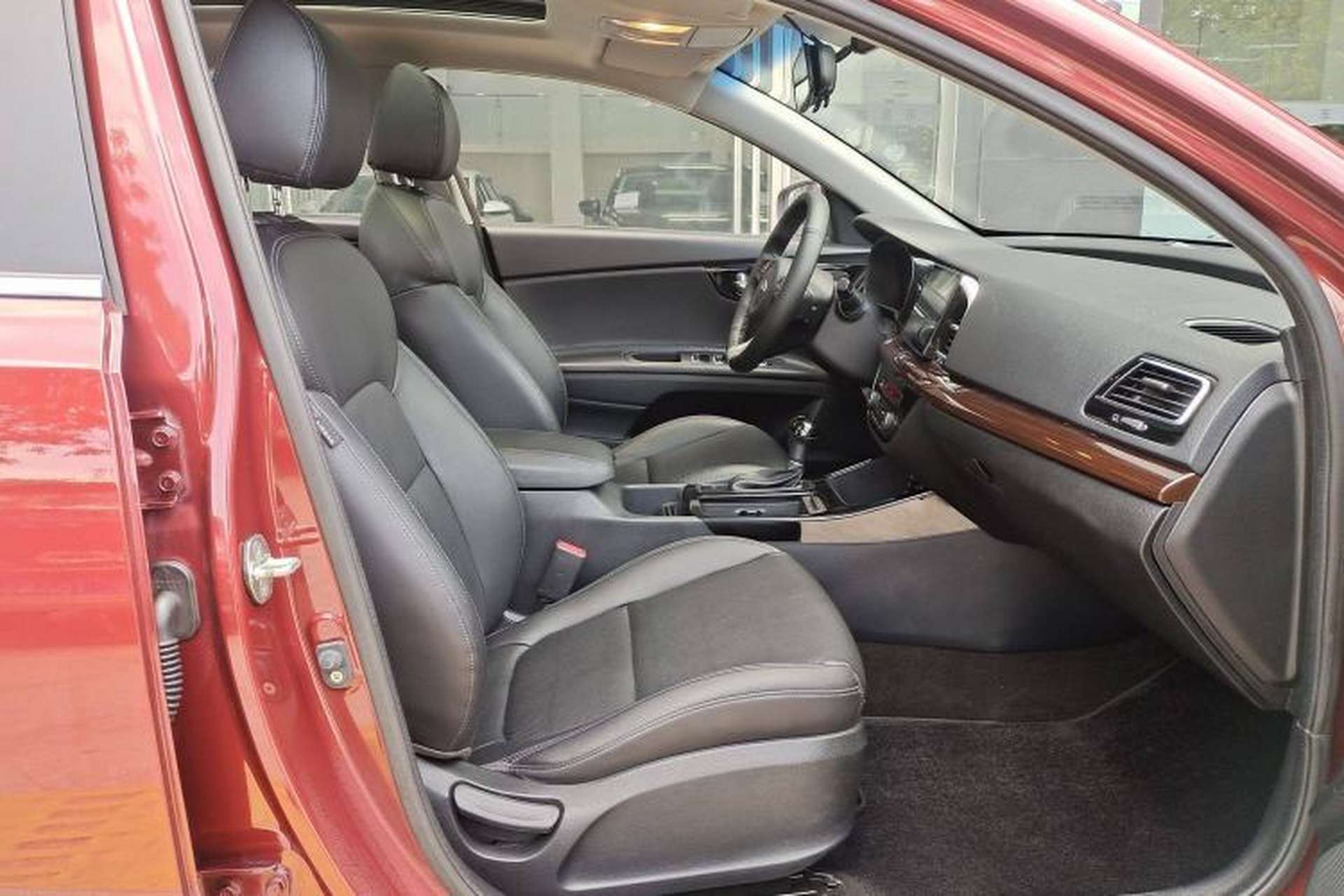 Used Kia K4 2015 1.8L Automatic GLS Special Interior 9