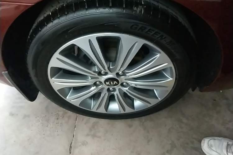 Used Kia K4 2015 1.8L Automatic GLS Special Right Rear Wheel Hub