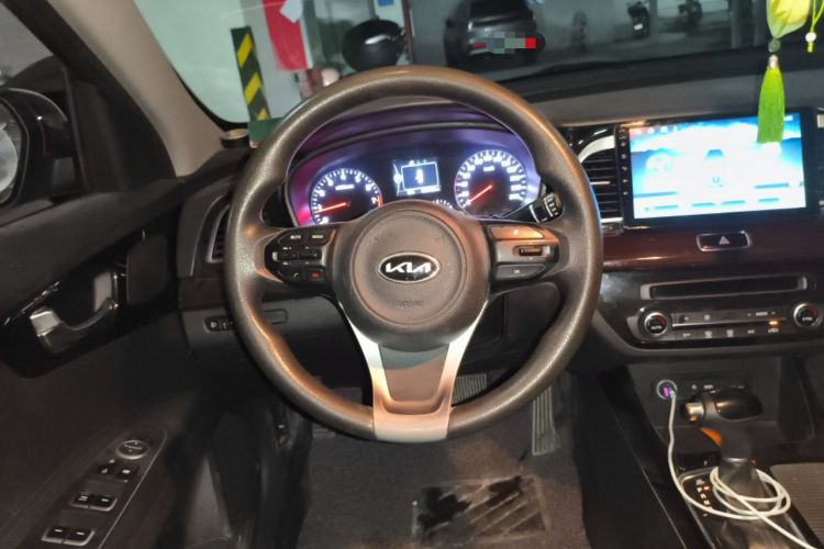 Used Kia K4 2015 1.8L Automatic GLS Special Steering Wheel