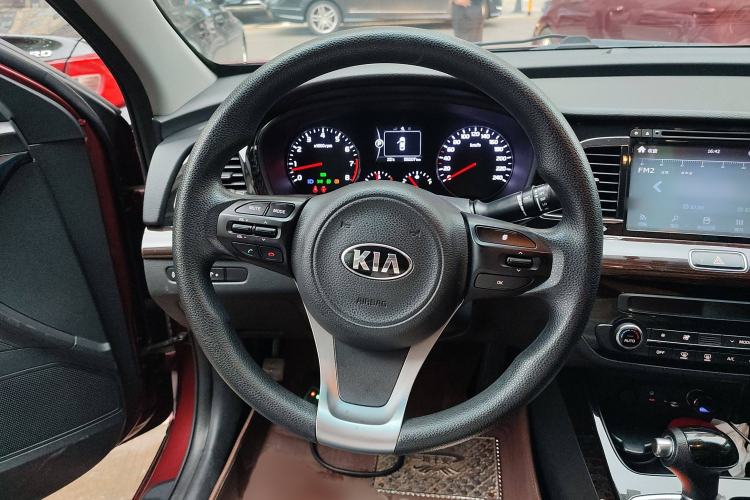 Used Kia K4 2015 1.8L Automatic GLS Special Steering Wheel