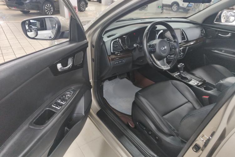 Used Kia K4 2015 1.8L Automatic DLX Special Interior 2