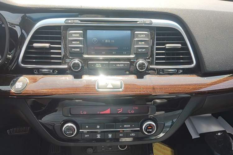 Used Kia K4 2015 1.8L Automatic GLS Special Audio And AC Panel