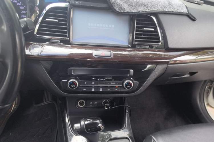 Used Kia K4 2015 1.8L Automatic DLX Special Audio And AC Panel