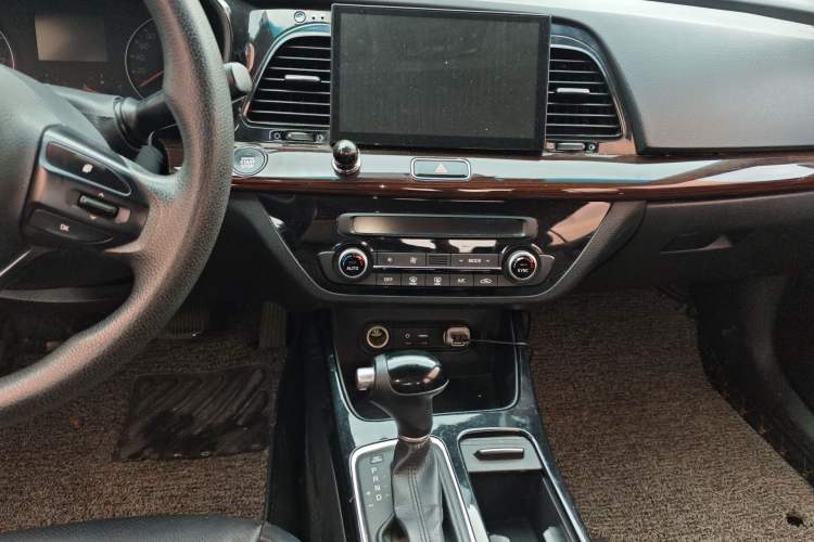 Used Kia K4 2015 1.8L Automatic GLS Special Audio And AC Panel