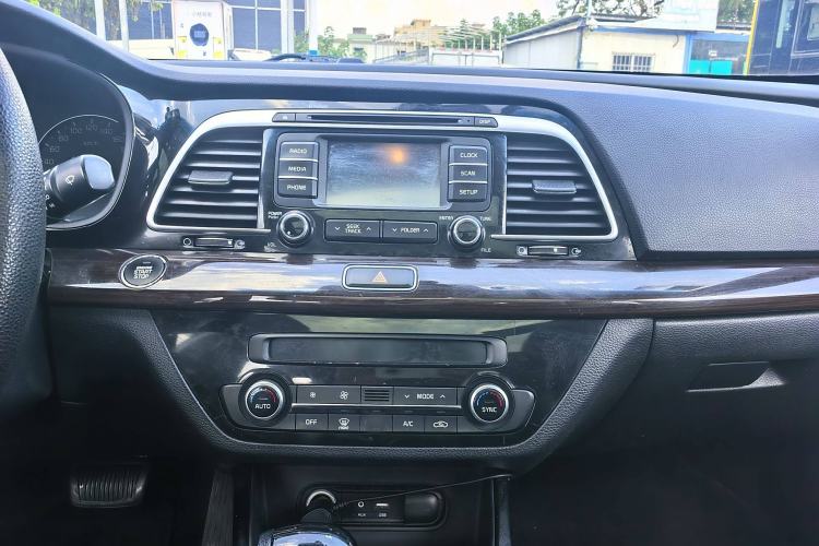 Used Kia K4 2015 1.8L Automatic GLS Special Audio And AC Panel