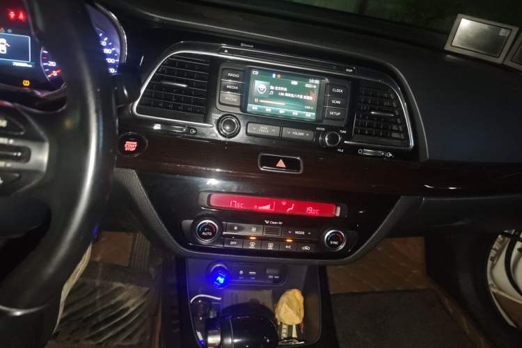 Used Kia K4 2015 1.8L Automatic DLX Special Audio And AC Panel