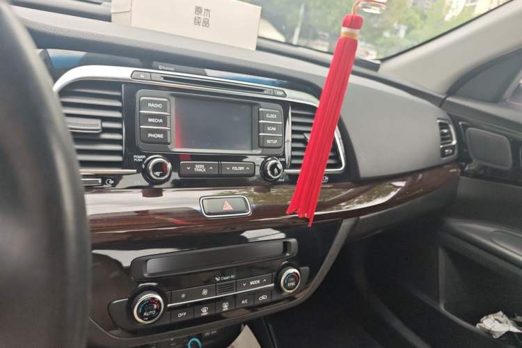 Used Kia K4 2015 1.8L Automatic DLX Special Audio And AC Panel