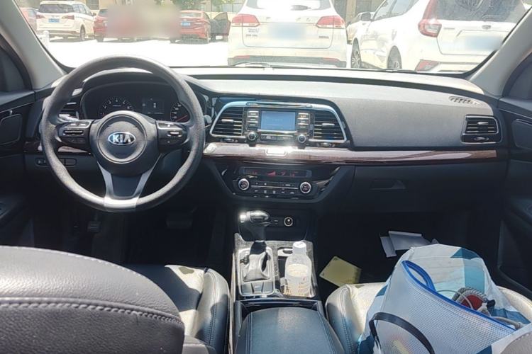 Used Kia K4 2015 1.8L Automatic GLS Special Center Console