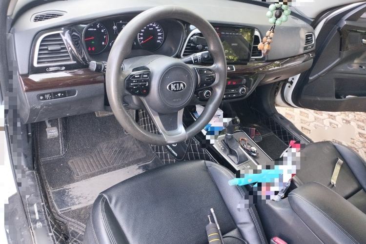 Used Kia K4 2015 1.8L Automatic GLS Special Center Console