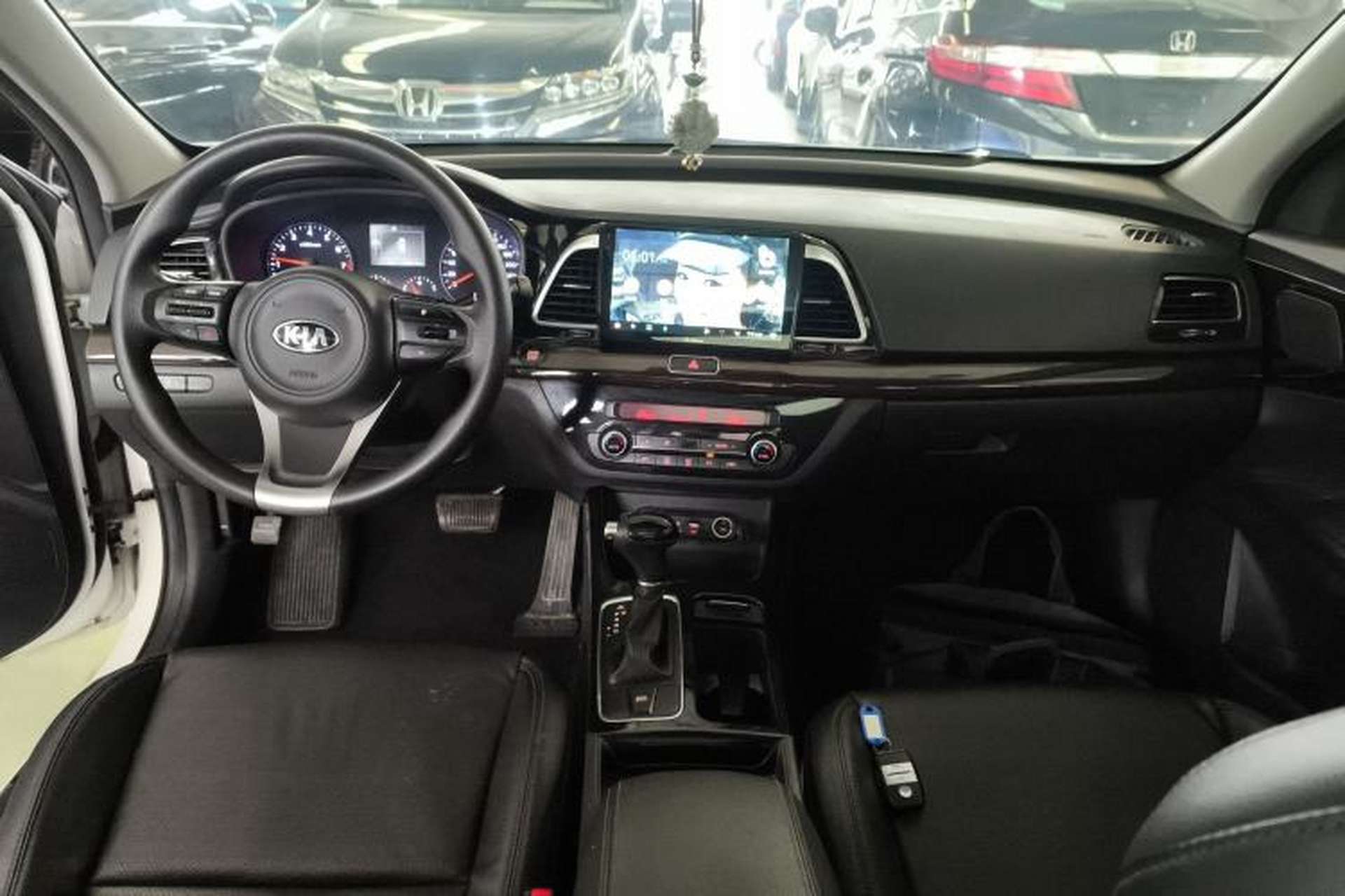 Used Kia K4 2015 1.8L Automatic GLS Special Center Console