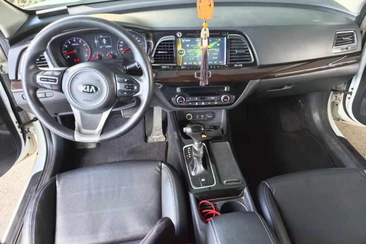 Used Kia K4 2015 1.8L Automatic GLS Special Center Console