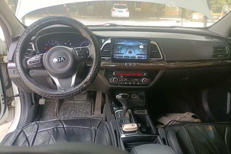 Used Kia K4 2015 1.8L Automatic GLS Special Center Console