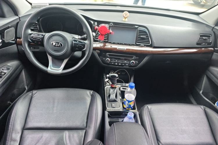 Used Kia K4 2015 1.8L Automatic GLS Special Center Console