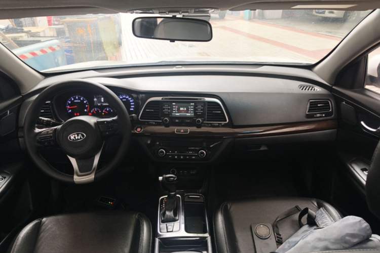 Used Kia K4 2015 1.8L Automatic GLS Special Center Console