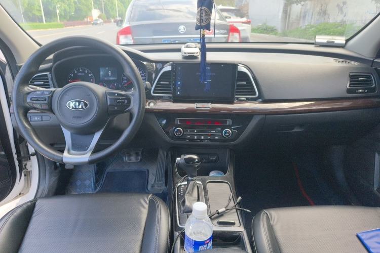 Used Kia K4 2015 1.8L Automatic GLS Special Center Console