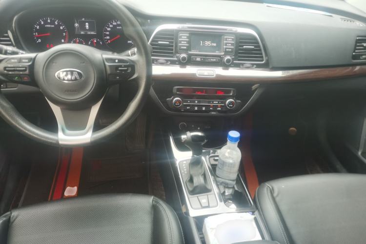 Used Kia K4 2015 1.8L Automatic GLS Special Center Console