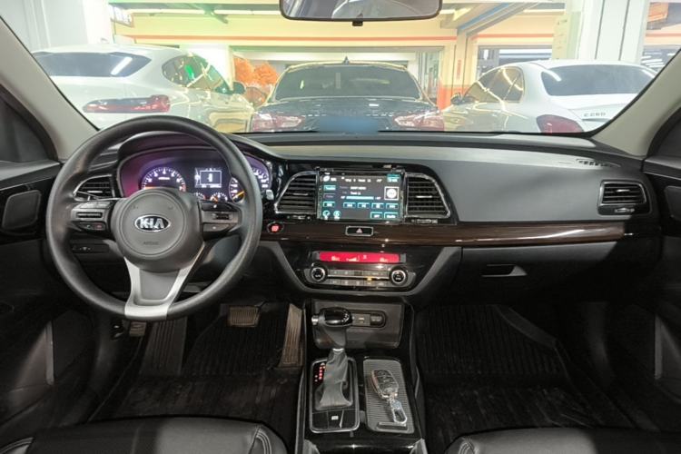 Used Kia K4 2015 1.8L Automatic GLS Special Center Console