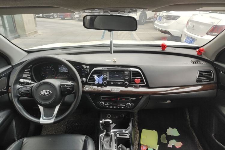 Used Kia K4 2015 1.8L Automatic GLS Special Center Console