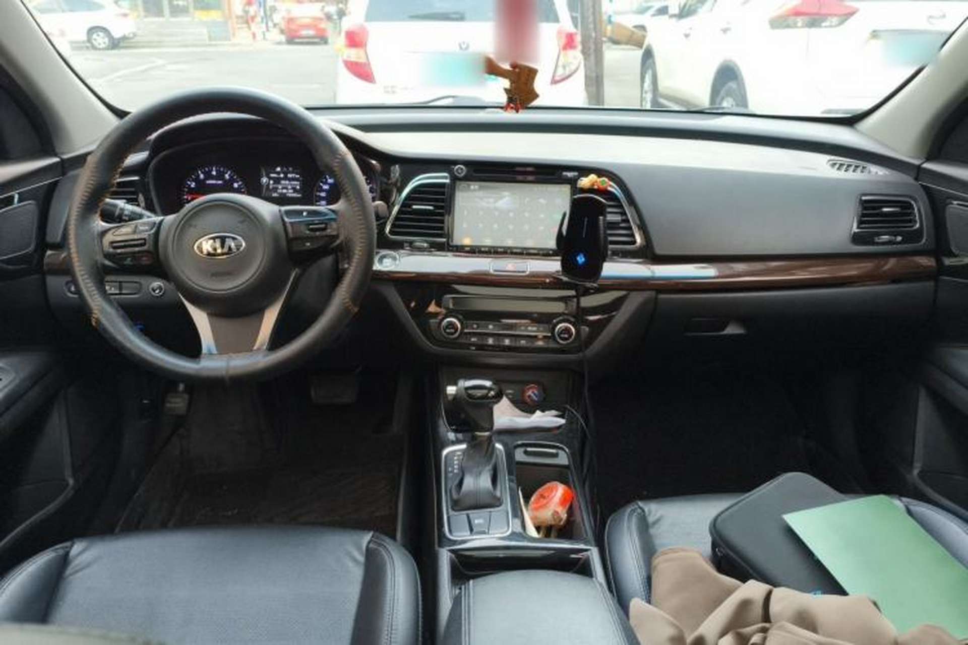 Used Kia K4 2015 1.8L Automatic GLS Special Center Console
