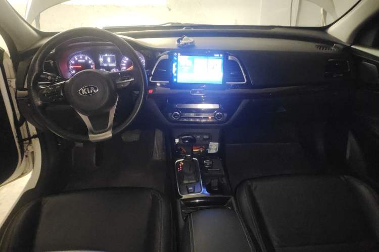 Used Kia K4 2015 1.8L Automatic GLS Special Center Console